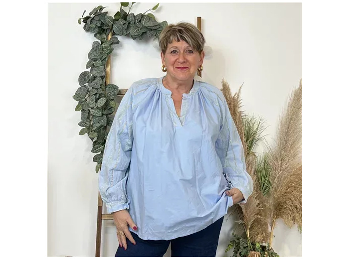 K524- Blouse brodée coton (Gt) 🇮🇹 (bleu ciel)