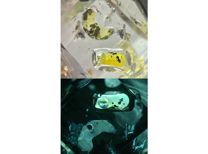 "Upside Stone" de Mei Li MAHOU-DESAIV