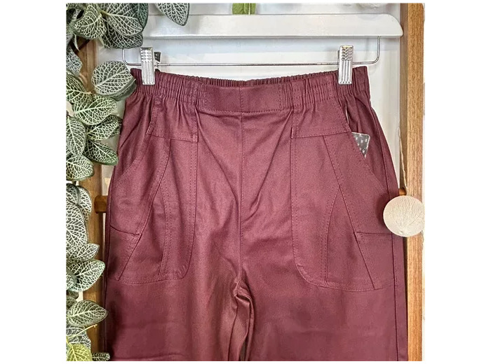 T579- Pantalon Confort Enduit (T38-T52) (bordeaux)