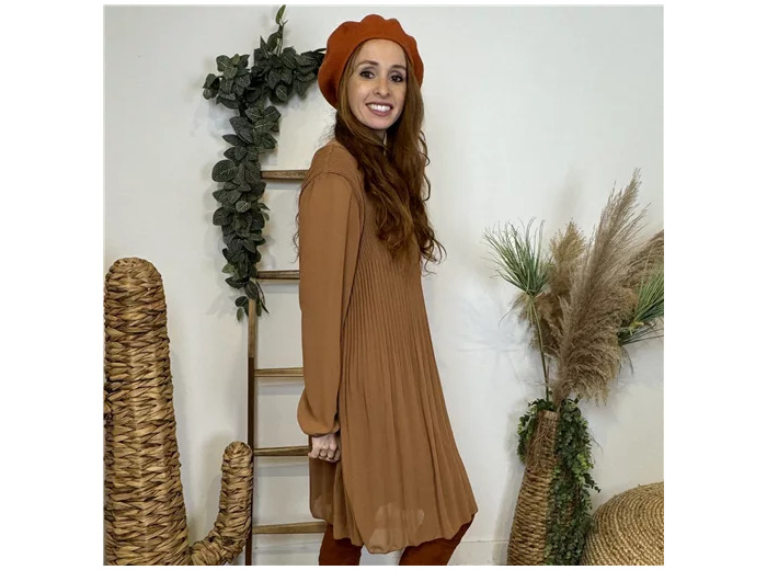 M308- Robe plissée unie (TU) (camel)