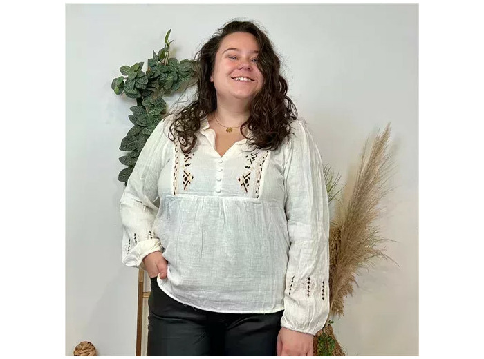 K769- Blouse coton brodée (T40-t48) (ecru)