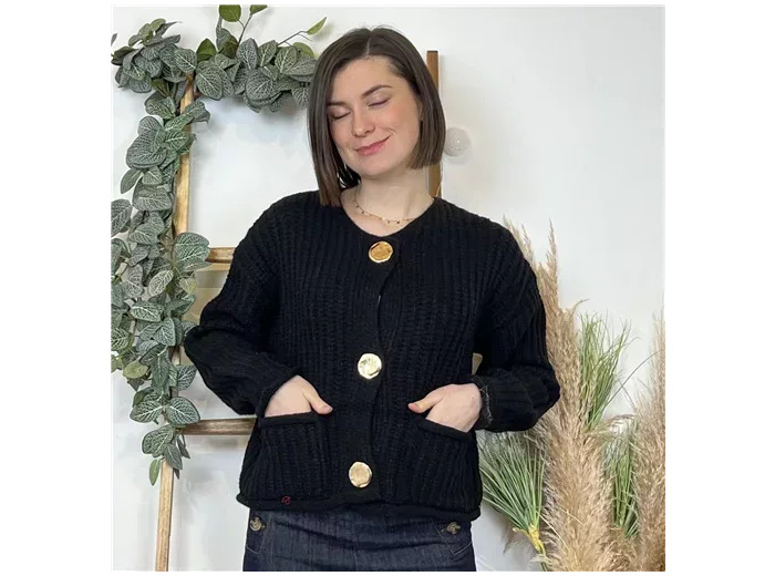 K678- Gilet Grosse Maille bouton doré (Tu) (noir)
