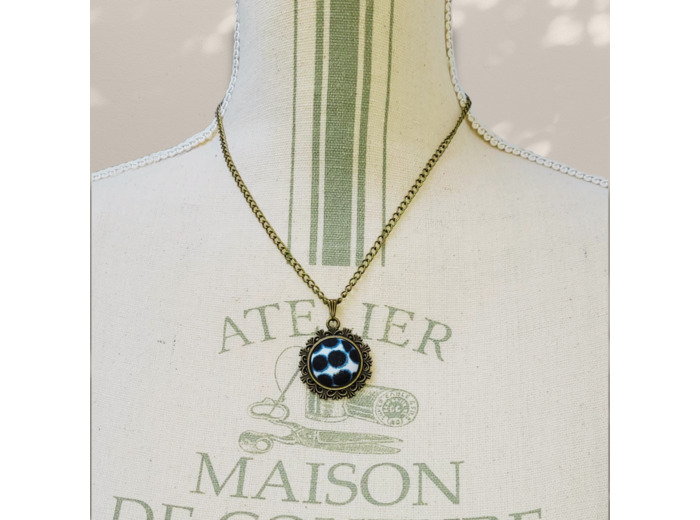 Collier bouton "Firenze" en wax blanc à pois bleus