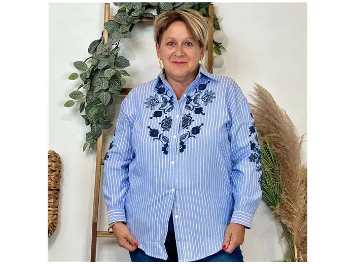 Z122- Blouse brodée Christy (T44-T52) (bleu jeans)