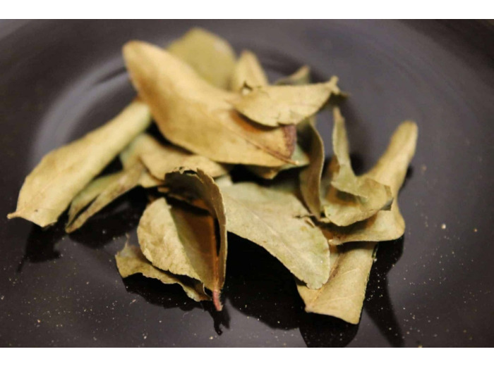 Kaloupilé ou Feuilles de curry en feuille entière