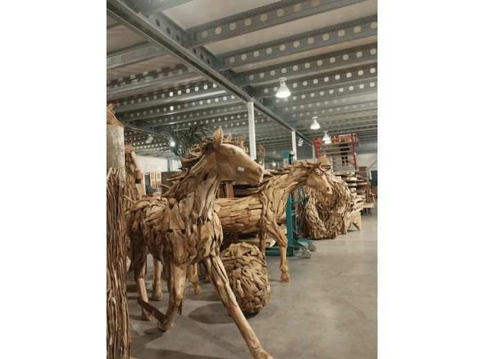 Cheval en bois exotique