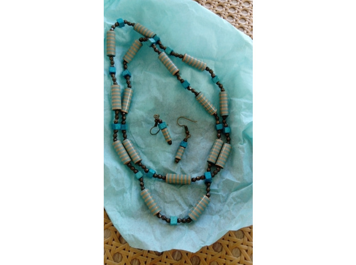 Ensemble collier et boucles d'oreilles fait main