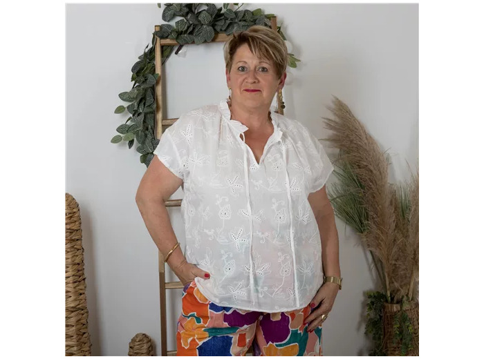 K296- Blouse brodée By One (T40-T48) (blanc)