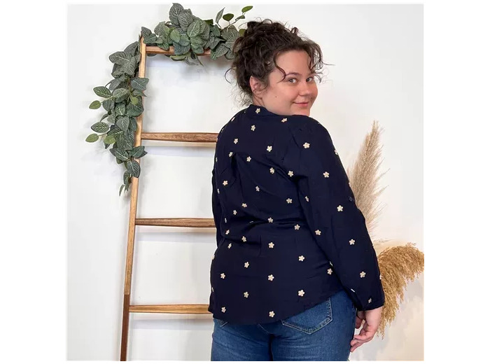 K772- Blouse brodée Christy (T44-T52) (marine)