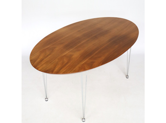 Table à manger en noyer