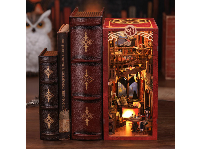 Flame Common Room - Booknook