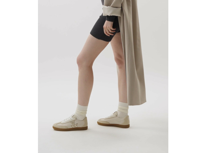 Baskets monogramme or et beige à semelle rétro - Suzanne - Vanessa Wu