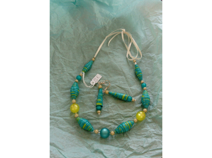 Ensemble collier et boucles d'oreilles fait main