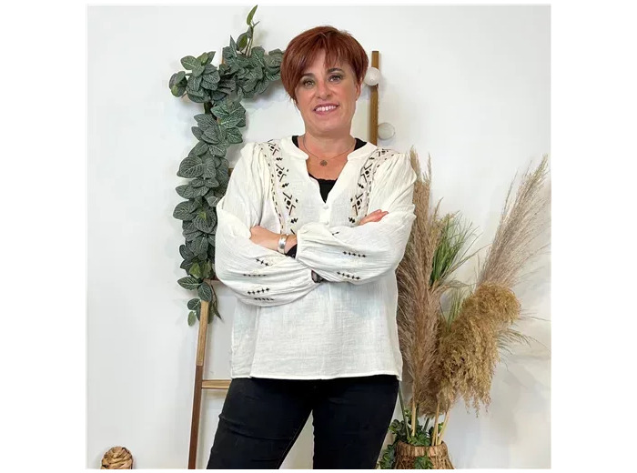 K769- Blouse coton brodée (T36-t40) (ecru)
