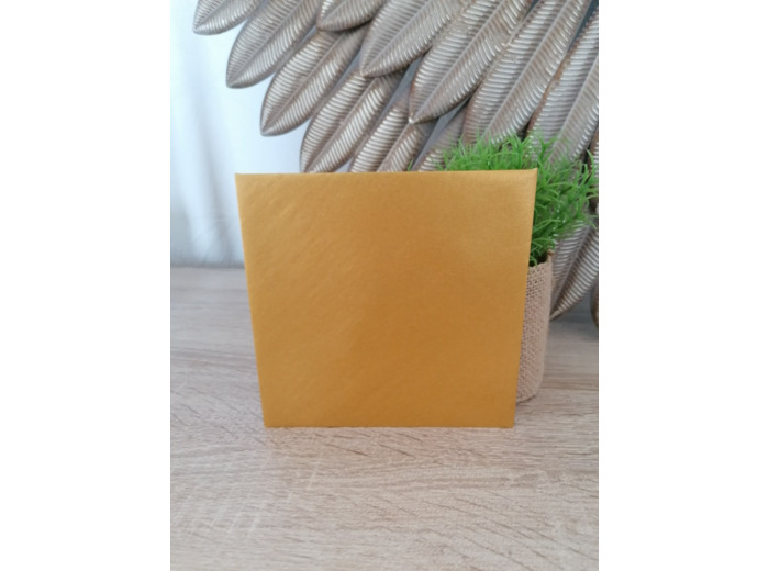 Enveloppe dorée pour carte