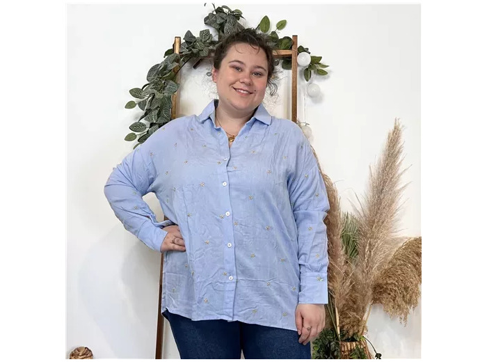 K799- Blouse brodée Christy (T44-T52) (bleu ciel)