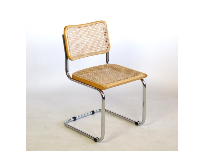 Chaise B32