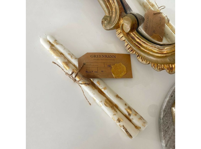 Chandelles en couleur et feuilles d'or