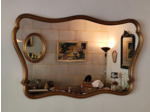 Grand miroir en bois doré à accrocher à l'horizontale