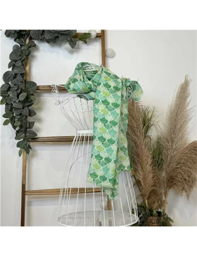 Y529- Foulard motif éventail (vert céladon)