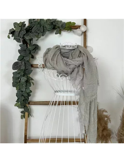 Y510– Foulard uni froissé (gris)