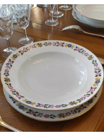 Service de 30 pièces en porcelaine de Limoge C. Ahrenfeldt