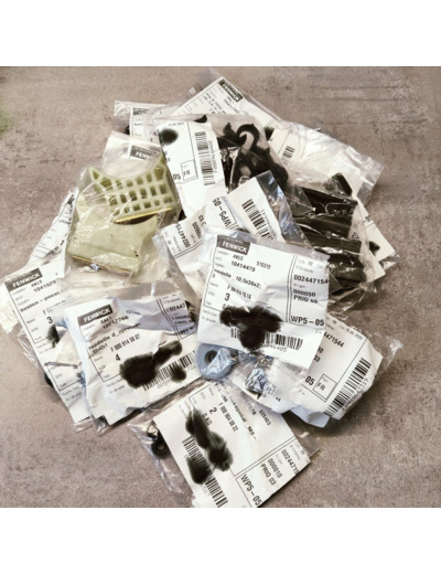 Lot de 22 pièces Linde Forklifts Fenwick (dispo à la pièce)