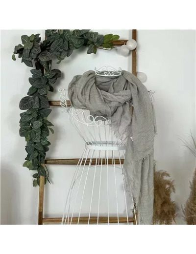 Y510– Foulard uni froissé (gris)