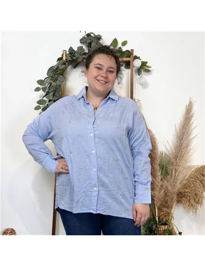 K799- Blouse brodée Christy (T44-T52) (bleu ciel)