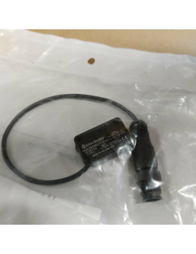 Allen Bradley - 42JS-E2EZB1-F4 Photoelectric Sensor