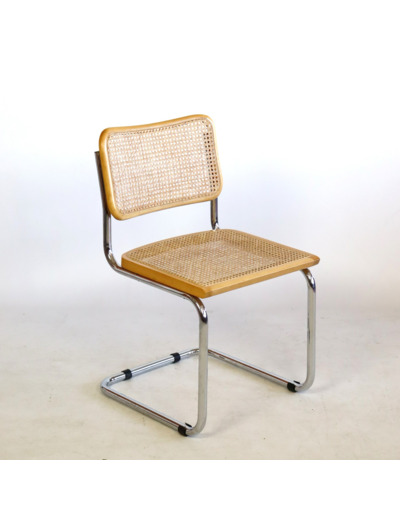 Chaise B32