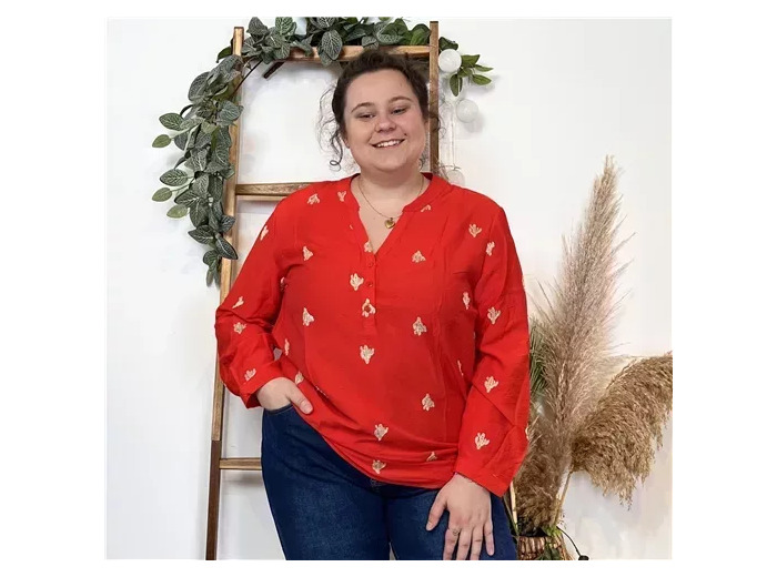 K757- Blouse brodée Christy (T44-T52) (rouge)