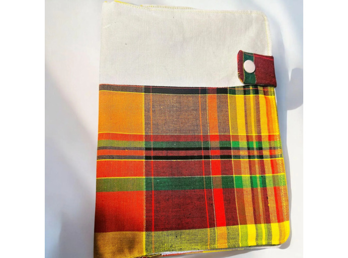 Carnet de santé en Tissu Madras Personnalisable