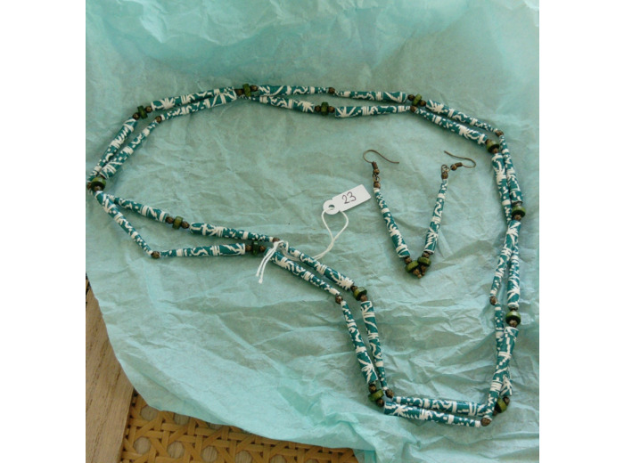 Ensemble collier et boucles d'oreilles fait main