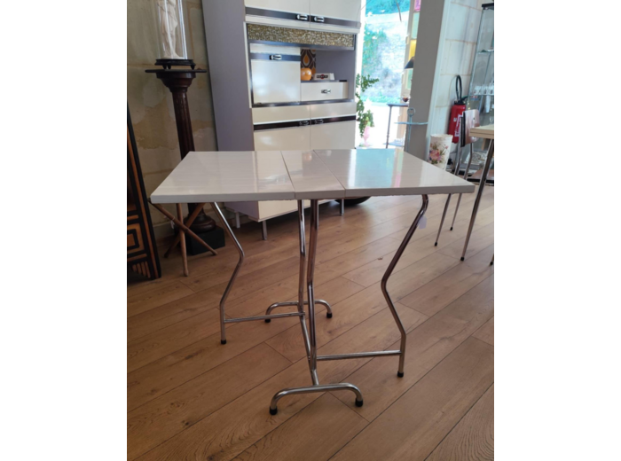 Table d'appoint en formica blanc pliable des années 70