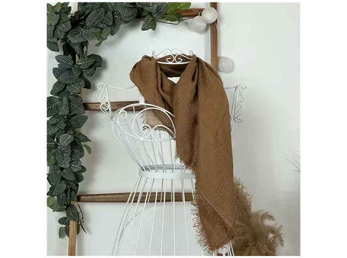 Y510– Foulard uni froissé (camel)