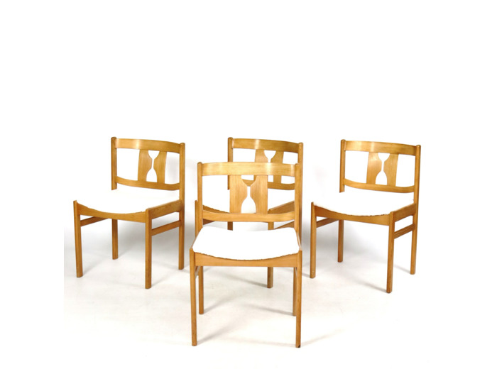 Série de quatre chaises en pin années 60