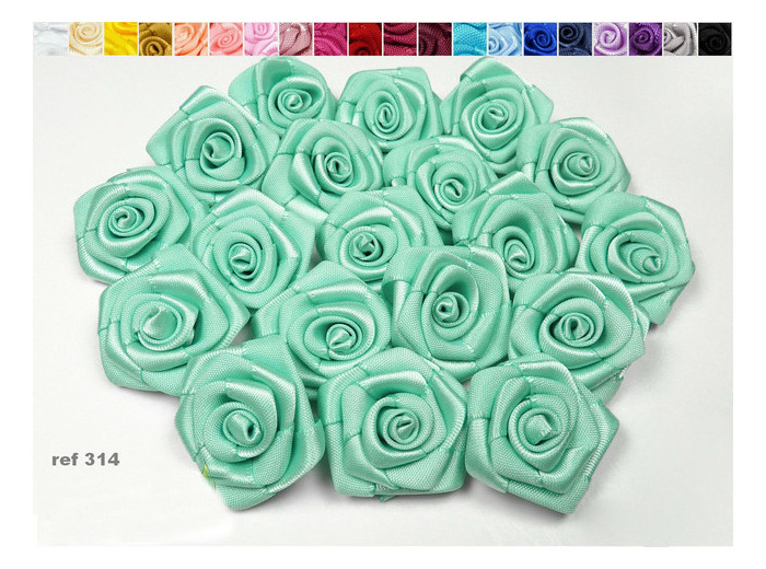 Sachet de 10 roses satin de 3 cm de diametre vert d'eau clair 314