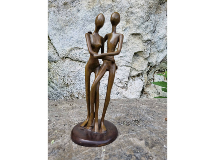 Couple amoureux debout