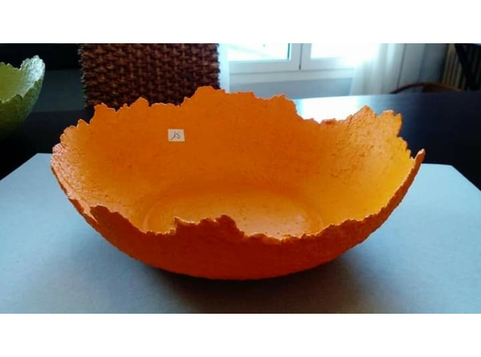 Coupe en papier mâché