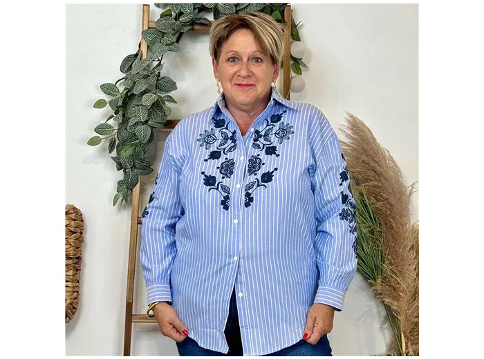 Z136- Blouse brodée Christy (T44-T52) (bleu jeans)