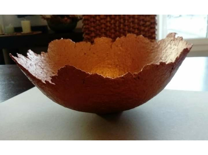 Coupe en papier mâché avec pied support