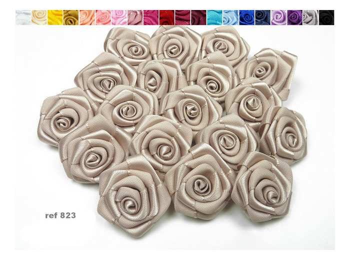 Sachet de 10 roses satin de 3 cm de diametre taupe 823