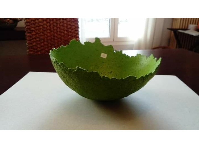 Coupe en papier mâché