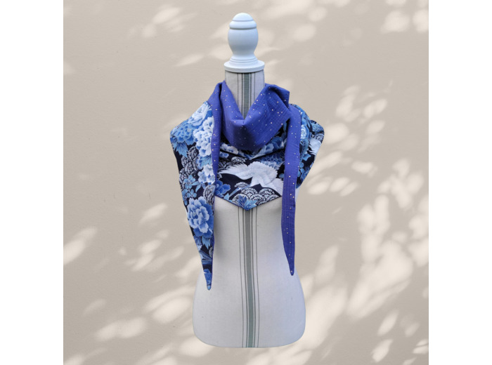 Chèche "Reykjavik" Tissu japonais bleu, motifs grues, doublure double gaze de coton bleue à pois dorés