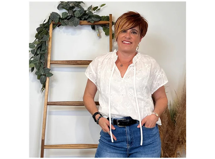 K296- Blouse brodée Version Féminin (blanc)