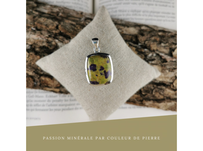 Serpentine stichtite