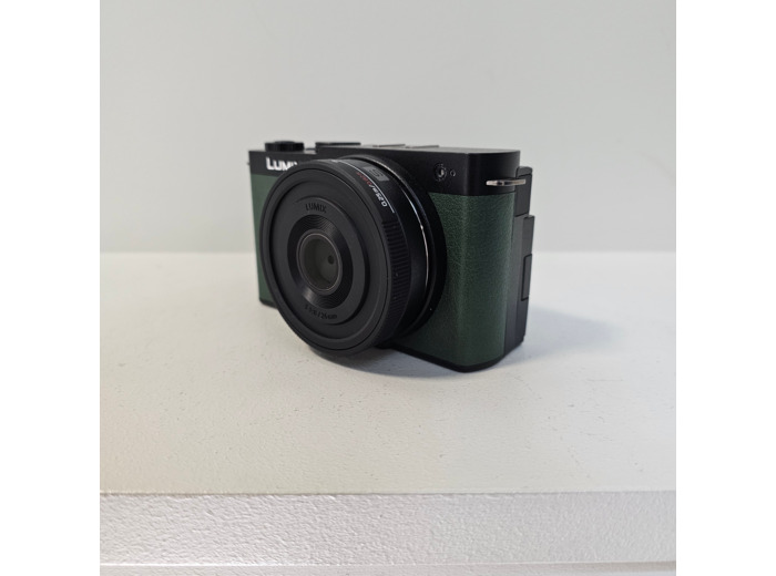 Panasonic Lumix S9 | Appareil Photo Hybride Plein Format + Objectif Lumix S 18-40mm F4.5-6.3