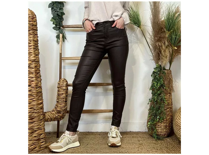 O089- Jean coupe slim Enduit (T36-T44) (marron)
