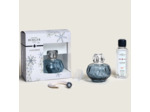 MAISON BERGER - Coffret Cadeau Lampe Berger - Modèle Rosalie - Diffuseur de Parfum d'Intérieur - 19,3 x 12,2 x 19,6 cm - Contient Le Parfum Exquisite Sparkle 250 millilitres (Bleu)